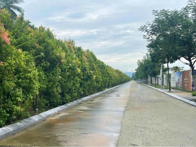 Dự án đã hoàn thiện hạ tầng kỹ thuật khoảng 90%, được đầu tư đồng bộ và cao cấp, từ bó vỉa đá granite đến vỉa hè lát đá tự nhiên, mang lại độ bền và giá trị thẩm mỹ cao.&nbsp;