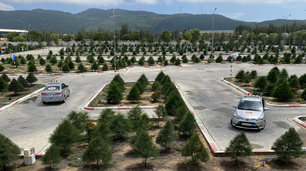 Thí sinh sát hạch thực hành tại Trung tâm Đào tạo nghiệp vụ giao thông vận tải Bình Định.