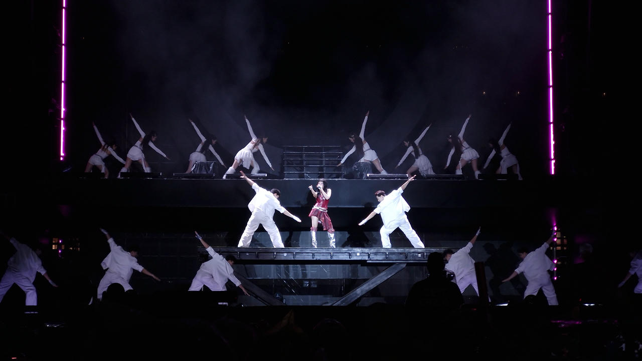 Mỹ Mỹ mang sắc màu pop tươi sáng với loạt ca khúc “Đố anh giữ được em”, “Không ai khác ngoài em” và “Cách yêu đúng điệu”.