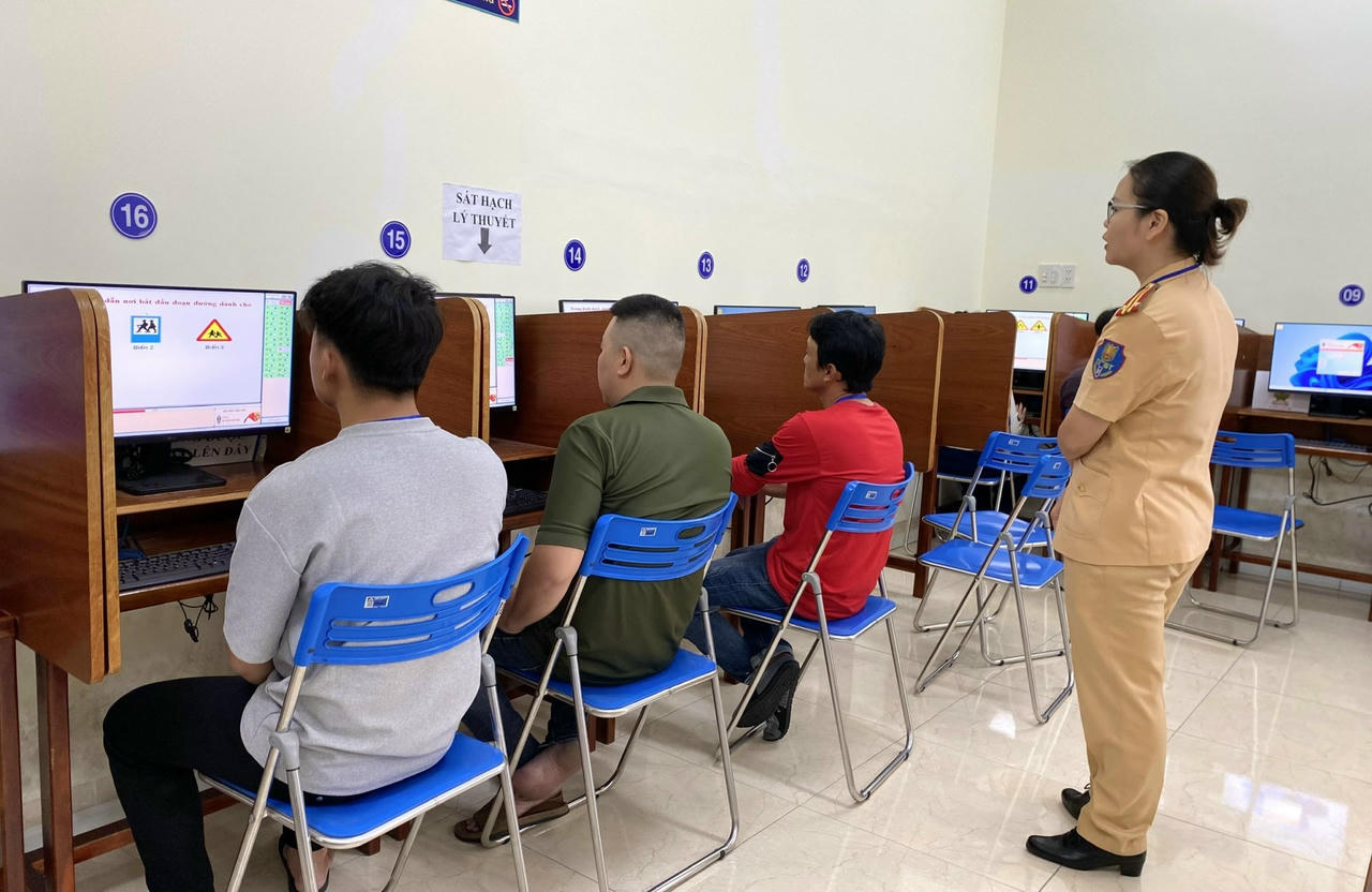 Công an Gia Lai triển khai hệ thống tra cứu số giấy phép lái xe