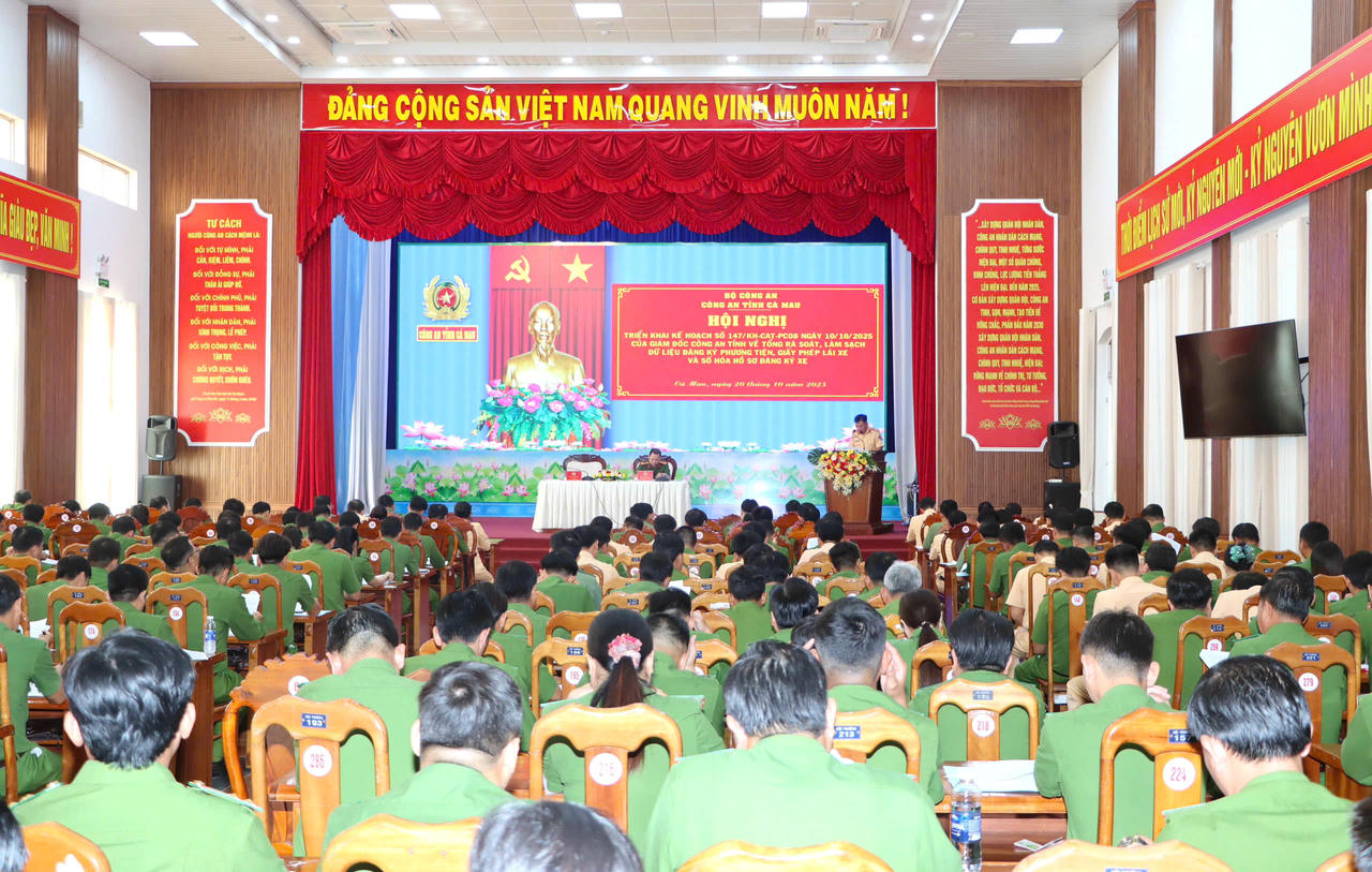 64 Công an xã, phường trên địa bàn tỉnh Cà Mau được tập huấn, triển khai kế hoạch tổng rà soát, làm sạch dữ liệu đăng ký phương tiện, giấy phép lái xe.