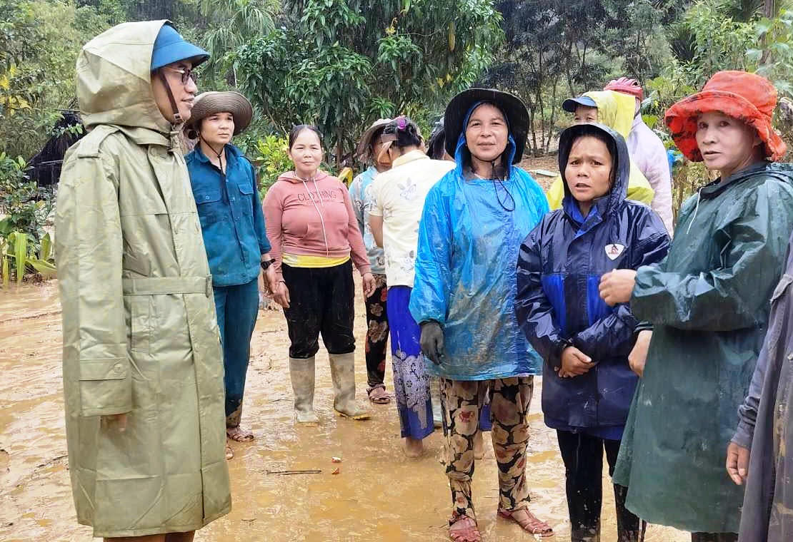 Cận cảnh tan hoang ở ngôi làng vùng cao Đà Nẵng bị lũ quét 