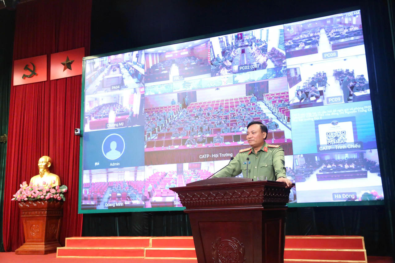 Đồng chí Đại tá Nguyễn Tiến Đạt - Phó Giám đốc CATP .