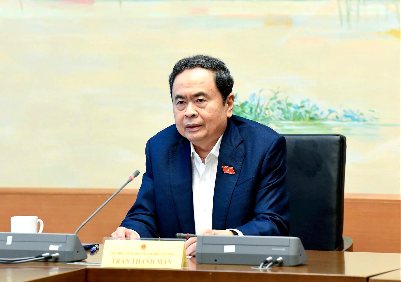 Chủ tịch Quốc hội Trần Thanh Mẫn phát biểu thảo luận tại tổ.