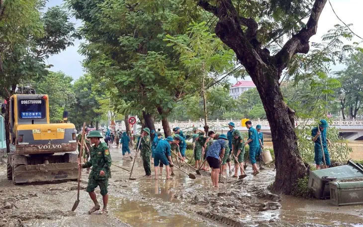 Huy động tối đa lực lượng khắc phục hậu quả mưa lũ tại khu vực Trung Bộ 