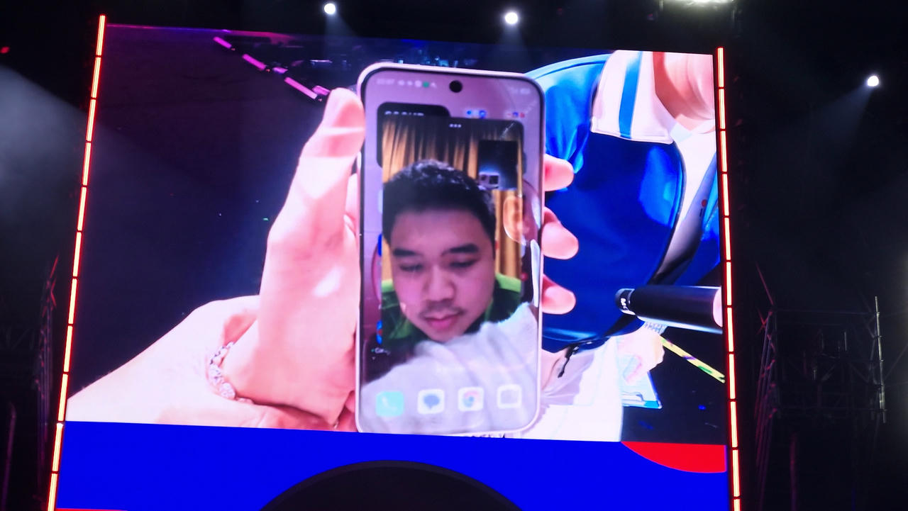 Mono bất ngờ được tham gia một tình huống trải nghiệm trực tiếp cuộc gọi lừa đảo từ “công an giả mạo”.