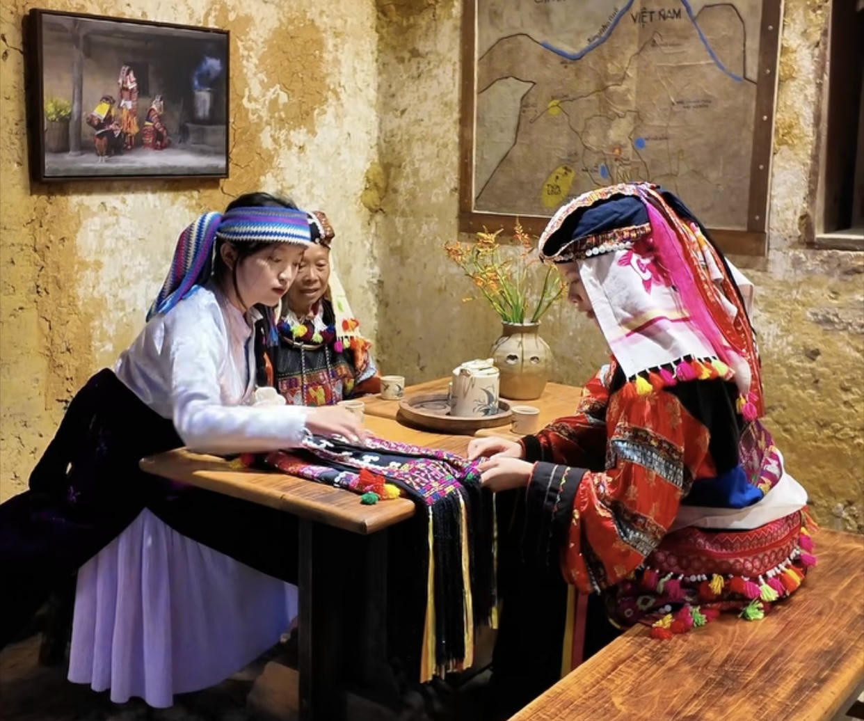 Mùa hoa Tam giác mạch thu hút đông đảo du khách thập phương đến tham quan, trải nghiệm.(Ảnh: PV). 