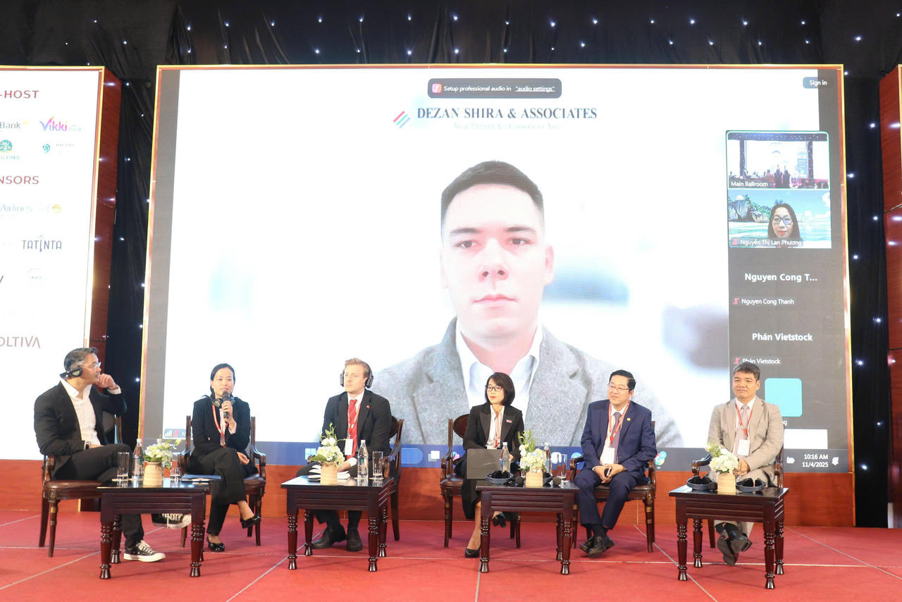 Các đại biểu trao đổi tại phiên thảo luận chuyên đề về hội nhập thương mại khu vực và toàn cầu trong khuôn khổ Diễn đàn Kinh tế Thụy Sĩ - Việt Nam 2025.