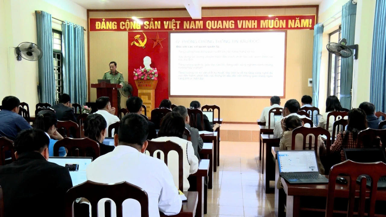 Buổi tuyên truyền có đội ngũ lãnh đạo, chuyên viên cơ quan Ủy ban MTTQ của 10 xã thuộc địa bàn đào tạo, bồi dưỡng của Trung tâm Chính trị xã Đại Phúc.