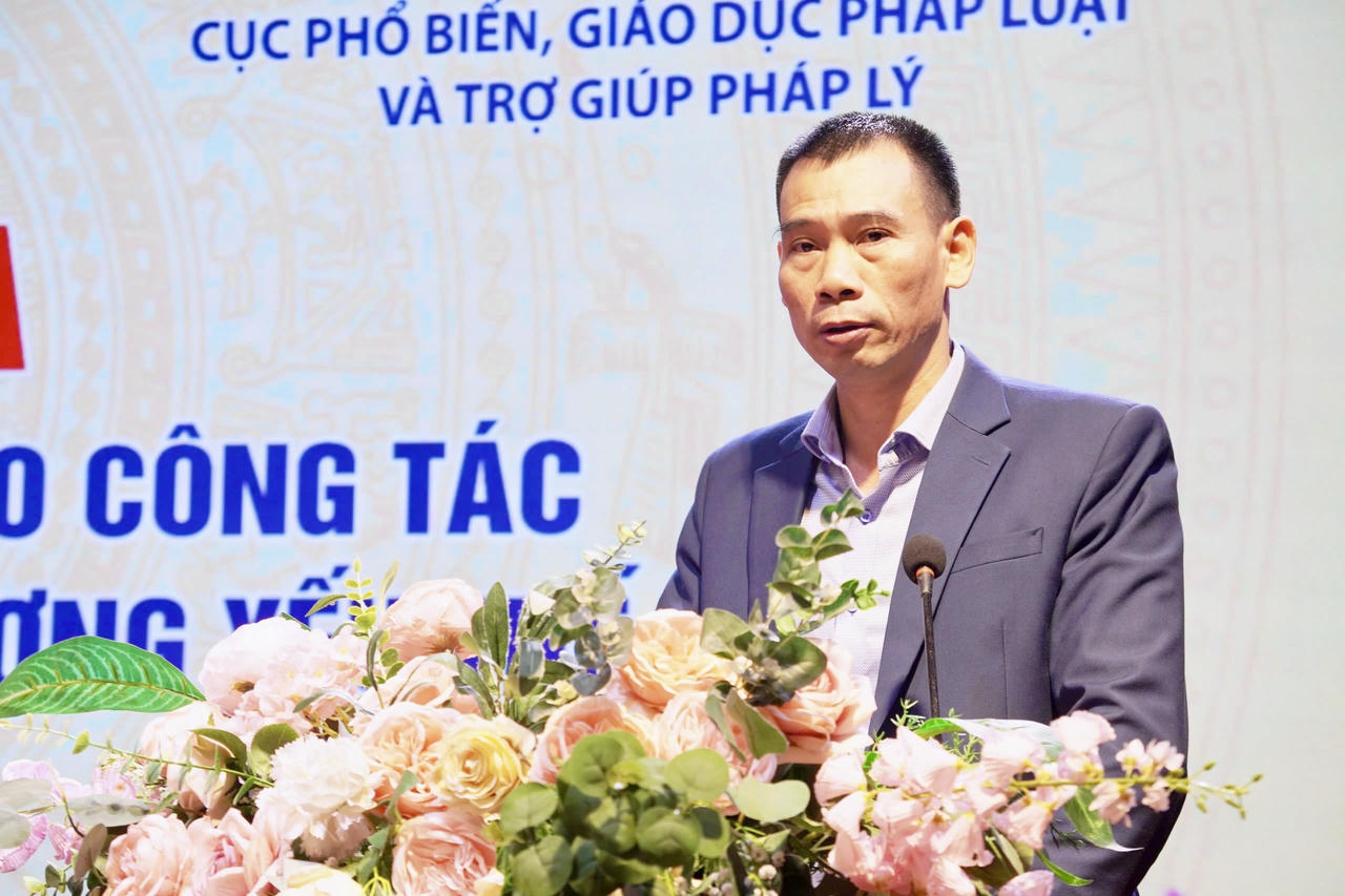 TS. Trương Thế Côn, Tổng biên tập Tạp chí Dân chủ và Pháp luật phát biểu (Ảnh Thùy Dung)