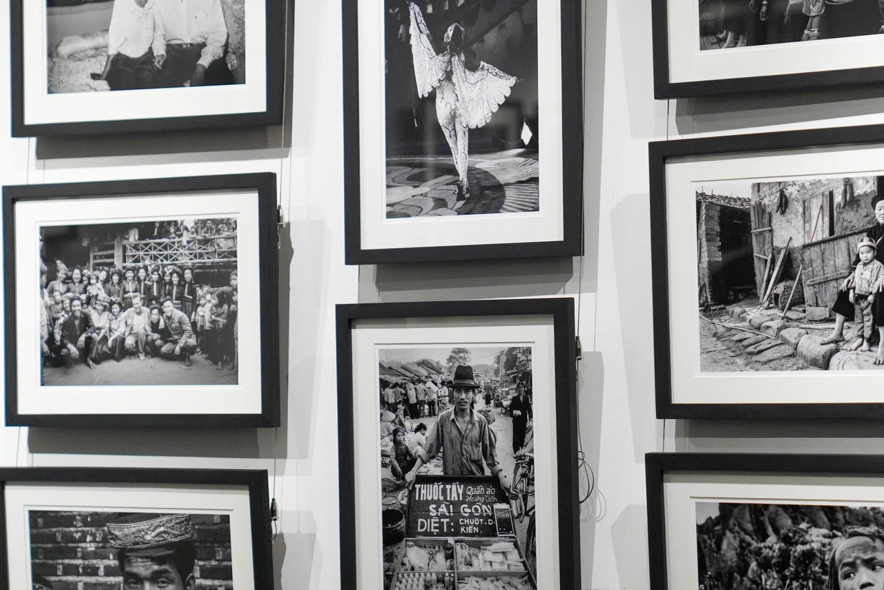 Các tác phẩm trưng bày tại triển lãm&nbsp;“Tiếp nối: Việt Nam”. (Ảnh trong bài: Ban tổ chức)