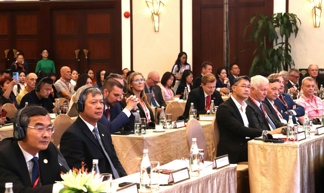 Đông đảo đại biểu trong và ngoài nước tham dự Diễn đàn Kinh tế Thụy Sĩ - Việt Nam 2025 tại TP Đà Nẵng.