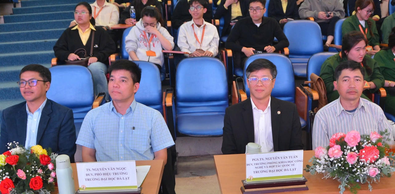 Lãnh đạo Trường ĐH Đà Lạt tại Hội thảo.