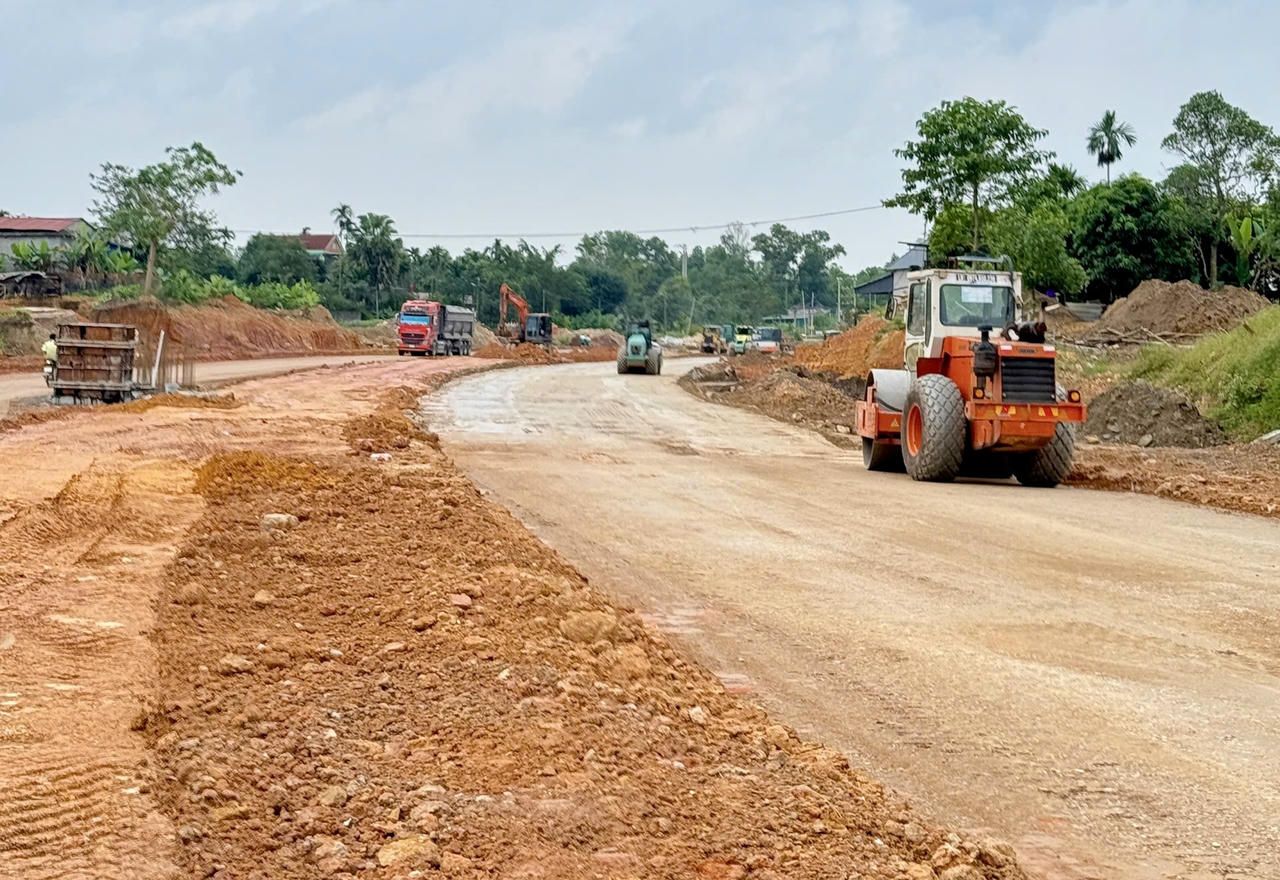 Công trình do&nbsp;Ban Quản lý dự án đầu tư xây dựng công trình Giao thông và Nông nghiệp tỉnh Thái Nguyên, đơn vị chủ đầu tư.(Ảnh: Lê Hanh)