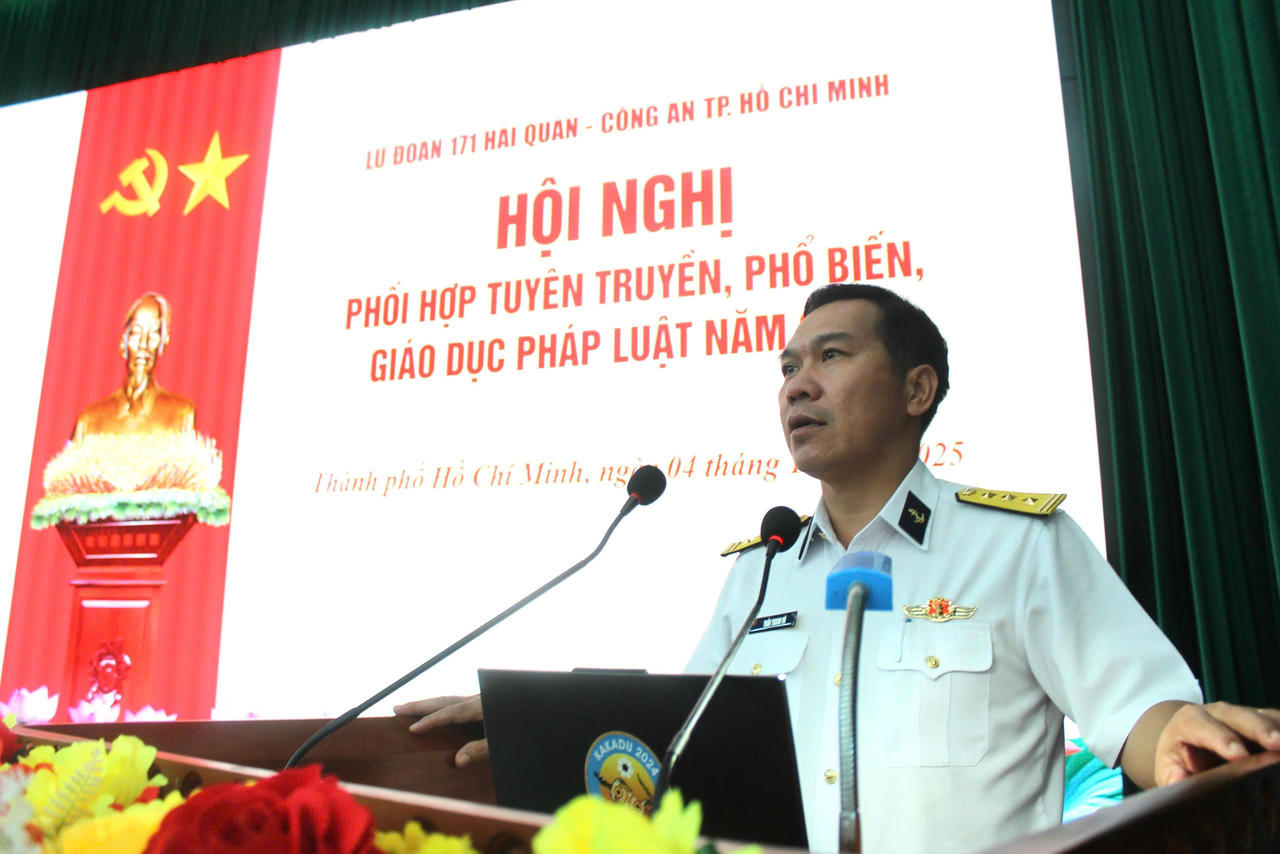 Báo cáo viên công an Thành phố thực hiện nội dung chuyên đề