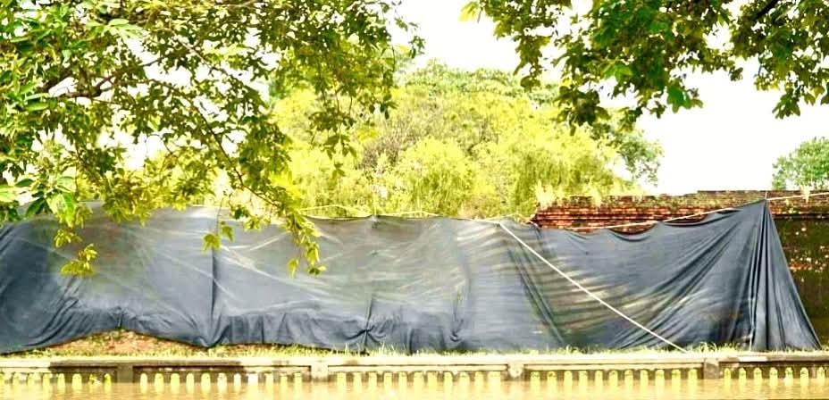 Hiện Trung tâm BTDT Cố đô Huế đã rào chắn và đặt biển cảnh báo khu vực nguy hiểm để đảm bảo an toàn tuyệt đối cho người dân, du khách.