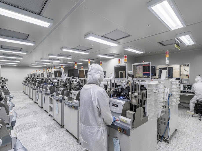 Ecolighting khi được PFC phát triển không chỉ nhập khẩu sản phẩm, mà còn chuyển giao công nghệ lõi từ Đài Loan.(Ảnh: Thanh Tùng).