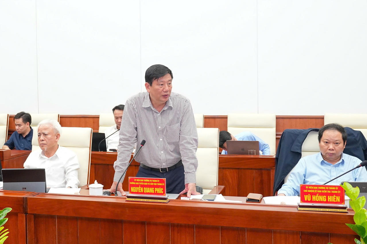 Trưởng Ban Tuyên giáo và Dân vận Thành uỷ Nguyễn Quang Phúc phát biểu tại Hội nghị.