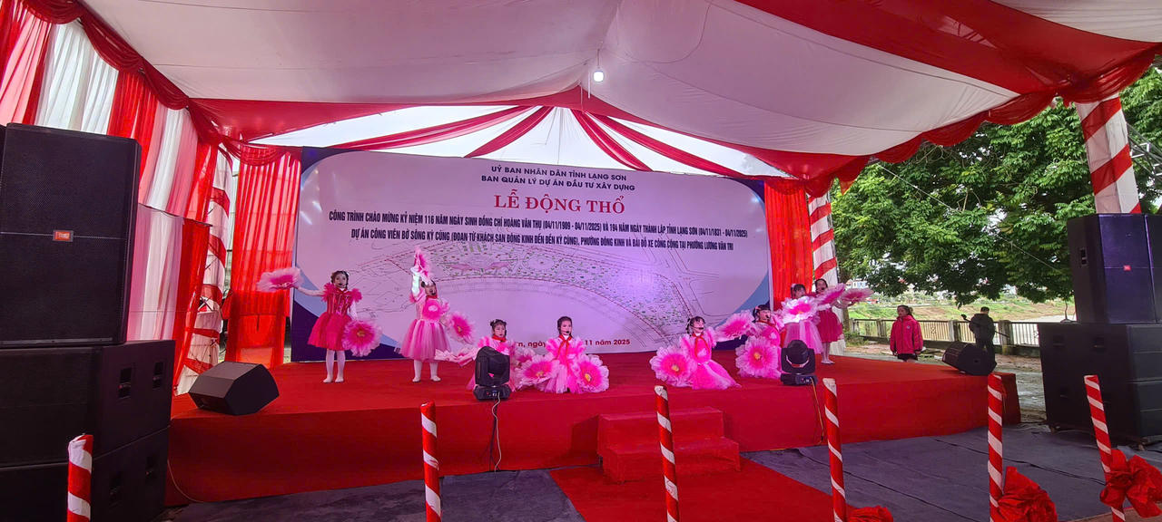 Quang cảnh trong buổi lễ động thổ.