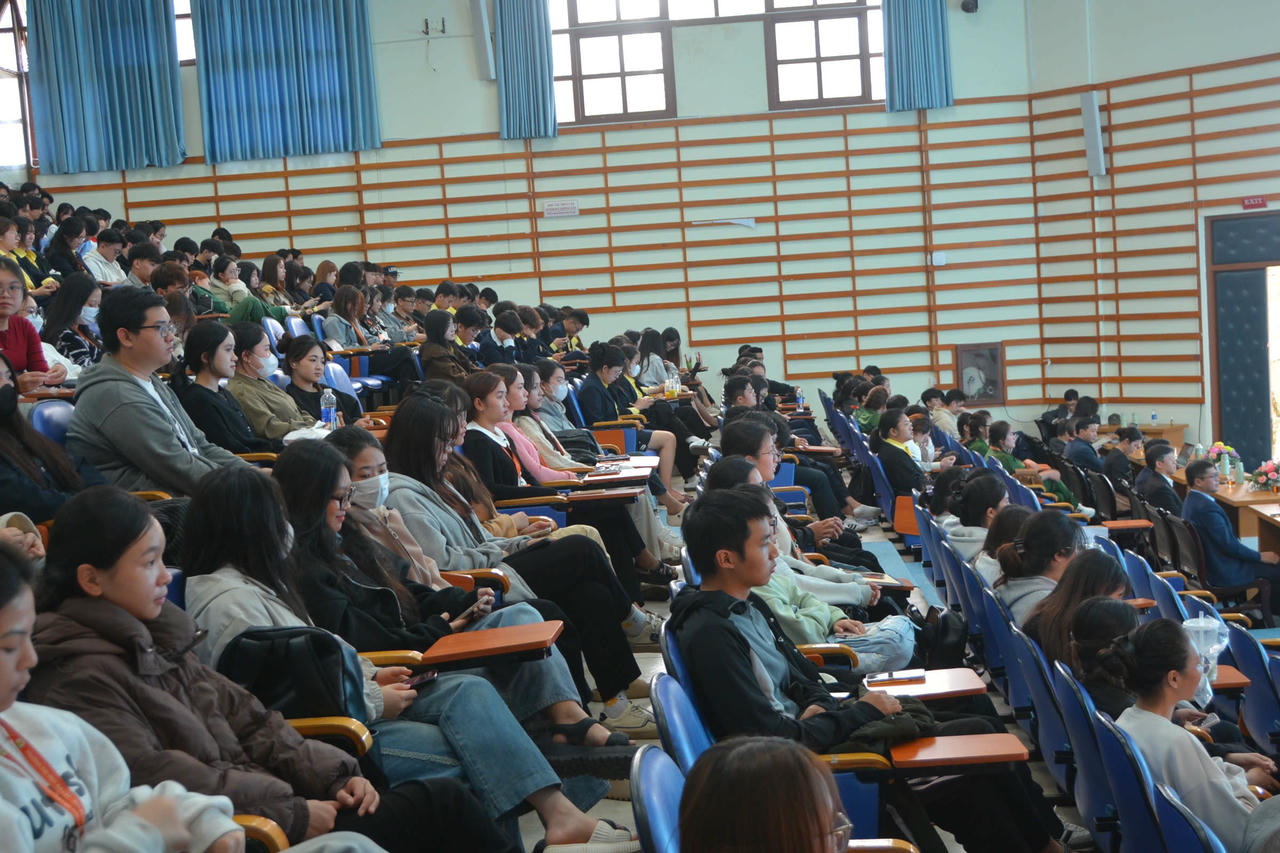 Đông đảo sinh viên Trường Đại học Đà Lạt tham gia hội thảo về&nbsp;Blockchain, tài sản số.