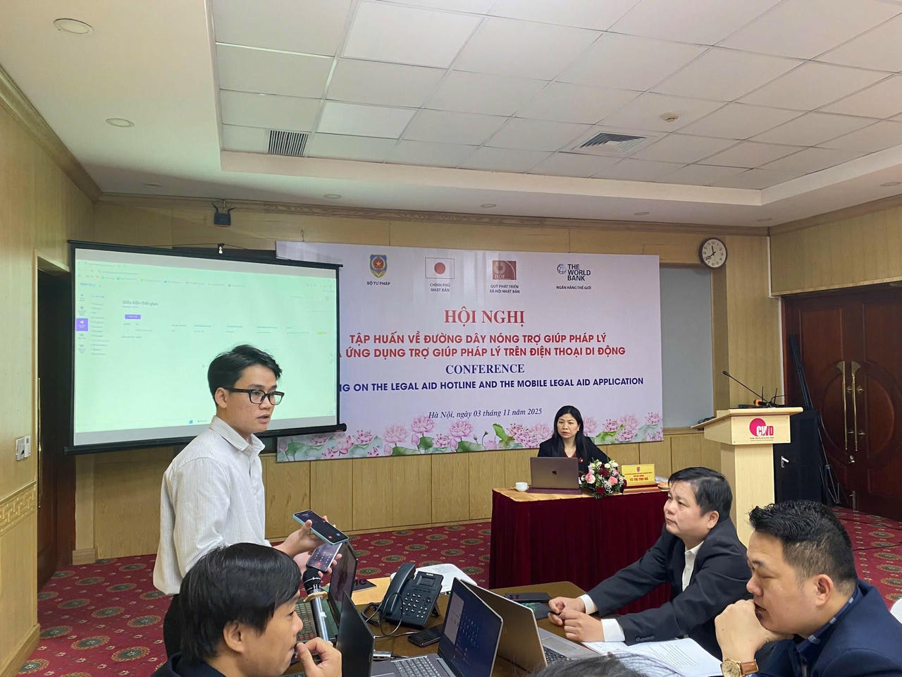 Ông Vũ Duy Hà giới thiệu hướng dẫn sử dụng hệ thống tổng đài, quản lý hệ thống, cài đặt tổng đài