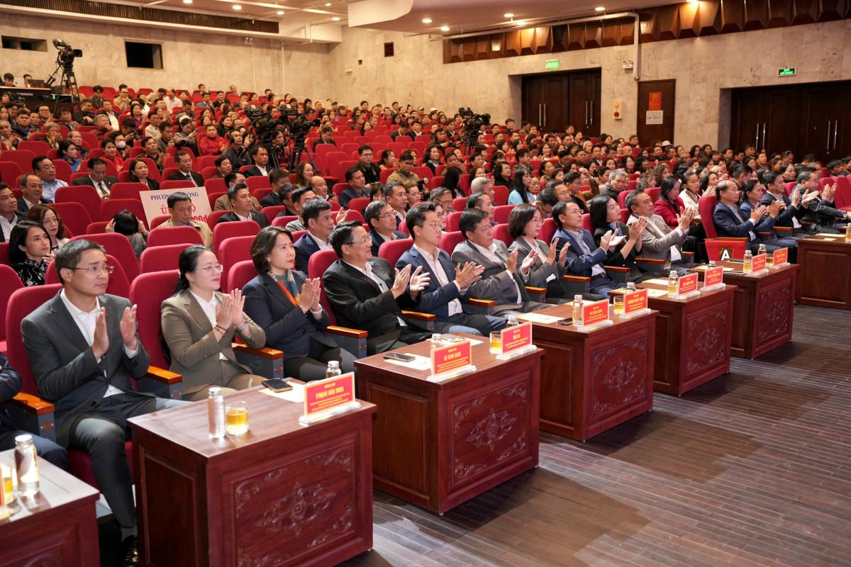 Các đại biểu dự chương trình.