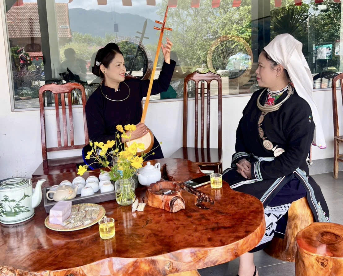 Đến Kolia, du khách được khám phá nhiều điều thú vị về bản sắc của địa phương nơi đây. (Ảnh: Lê Hanh)