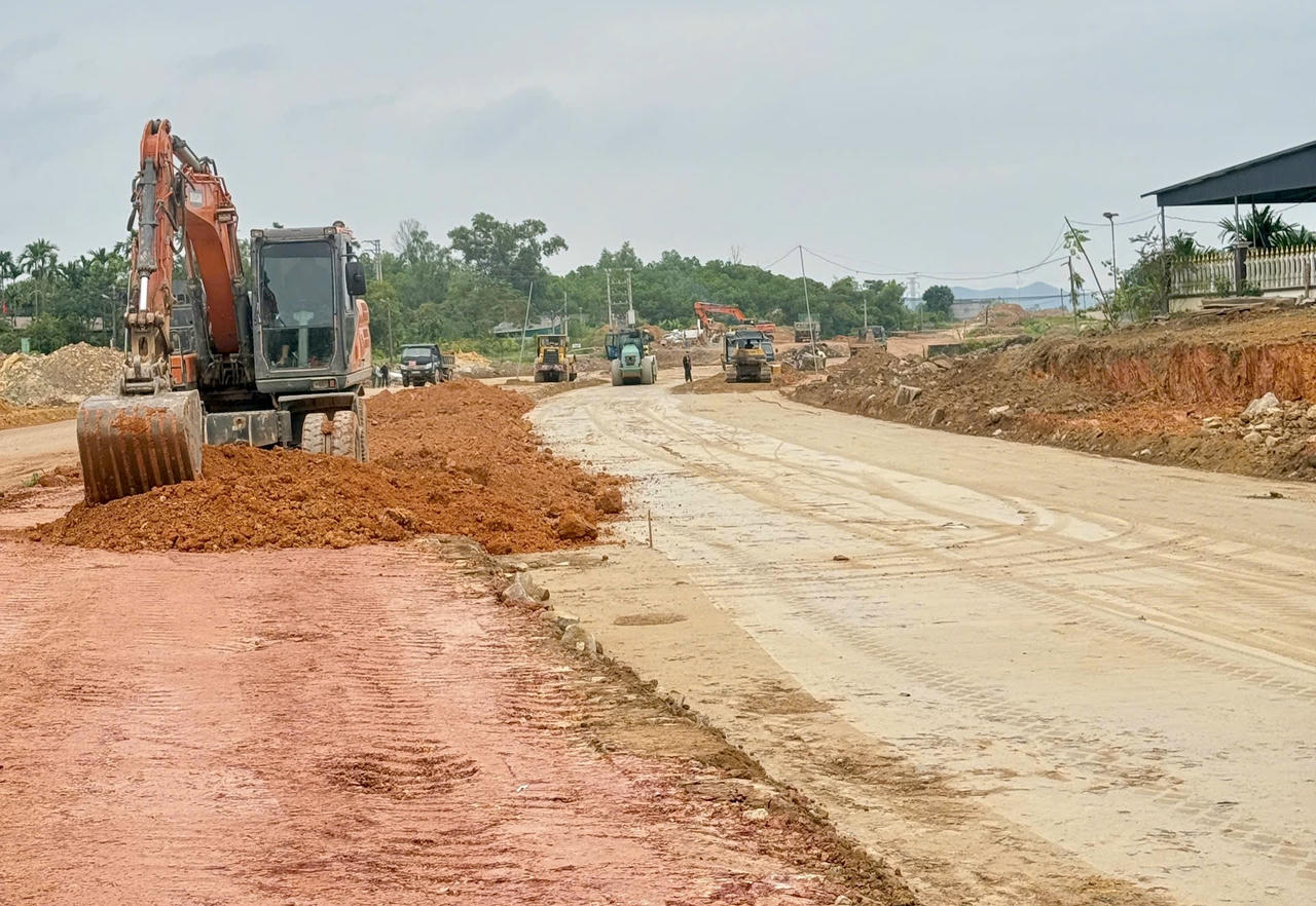 Tầm quan trọng của tuyến đường vượt ra ngoài giới hạn của một công trình giao thông đơn thuần.(Ảnh: Lê Hanh)