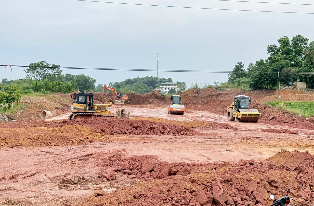 Tuyến&nbsp;đường chính là bệ phóng cho phát triển kinh tế và đô thị hóa.(Ảnh: Lê Hanh)