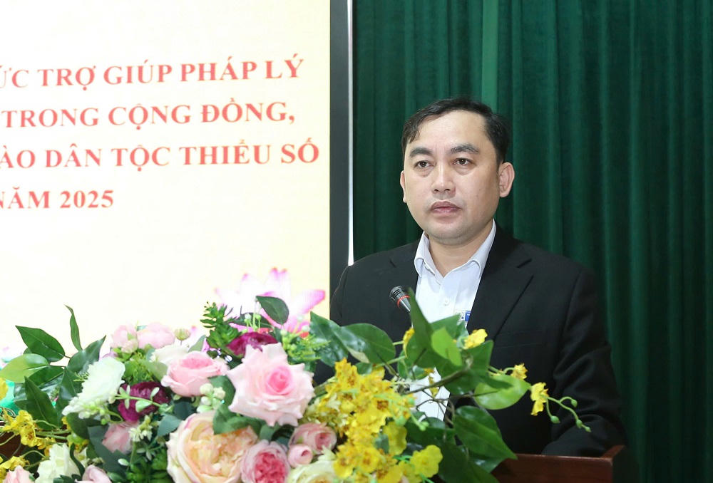 Lãnh đạo Trung tâm Trợ giúp pháp lý Nhà nước phát biểu tại hội nghị.