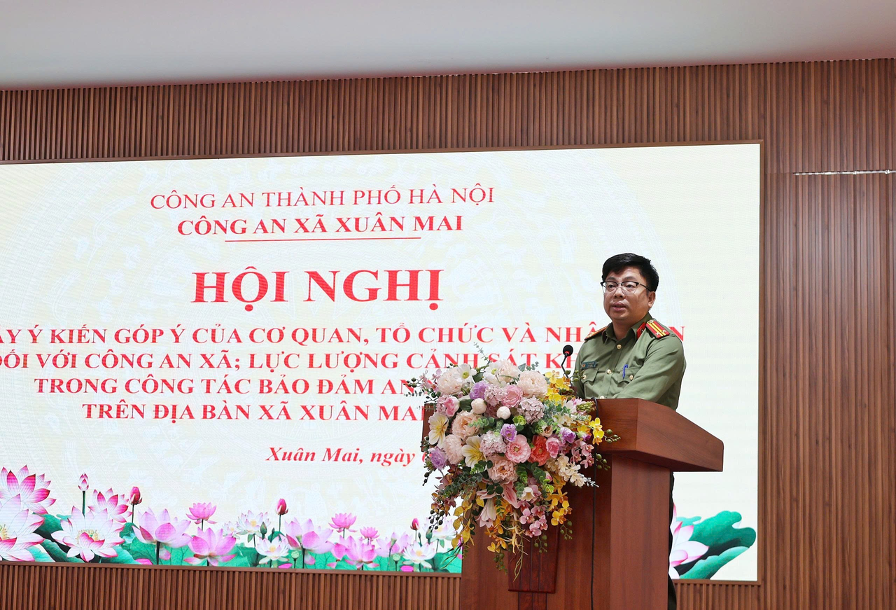 Phó trưởng Công an xã Lê Tùng Sơn thông qua báo cáo.