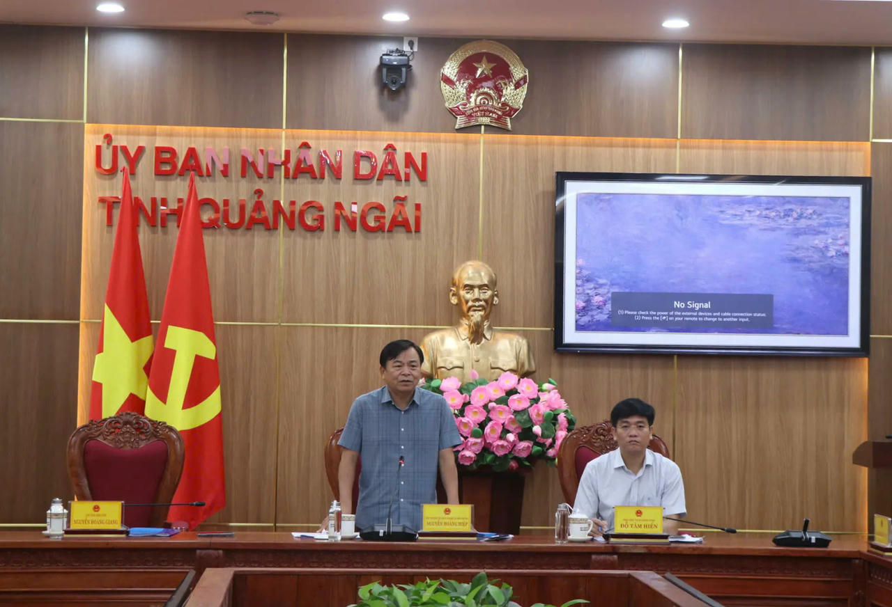 Thứ trưởng Bộ Nông nghiệp và Môi trường Nguyễn Hoàng Hiệp phát biểu tại buổi làm việc.