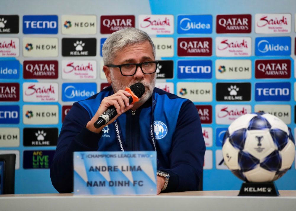 HLV Andre Lima của Nam Định tự tin trước trận đấu. (Ảnh TXNĐ)