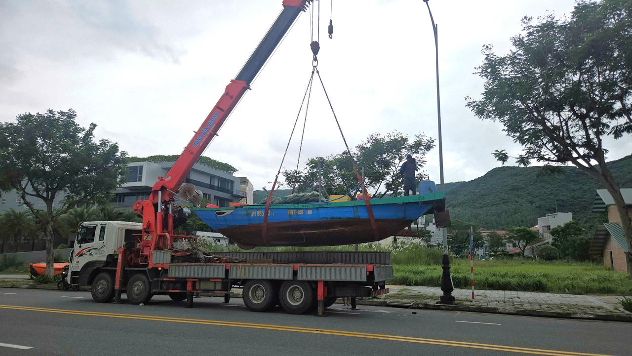 Người dân miền Trung hối hả “chạy bão” Kalmaegi