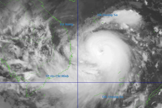 Bão số 13 chỉ cách Quy Nhơn 360km