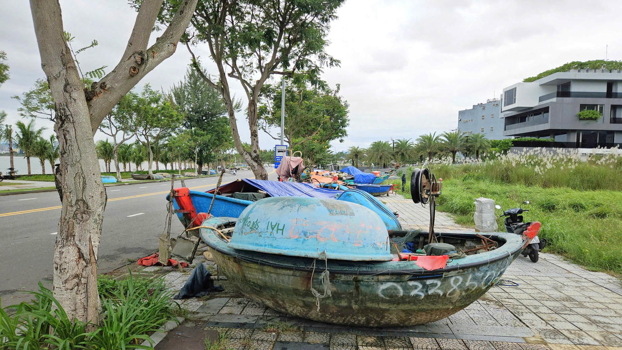 Người dân miền Trung hối hả “chạy bão” Kalmaegi