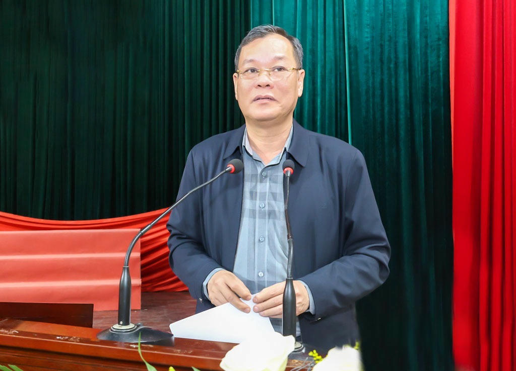 Ông Lê Quốc Chỉnh – Phó Bí thư Tỉnh ủy, Chủ tịch HĐND tỉnh Ninh Bình phát biểu tại buổi gặp mặt cử tri&nbsp;xã Nam Trực, Nam Minh, Nam Đồng, Nam Ninh và Nam Hồng.