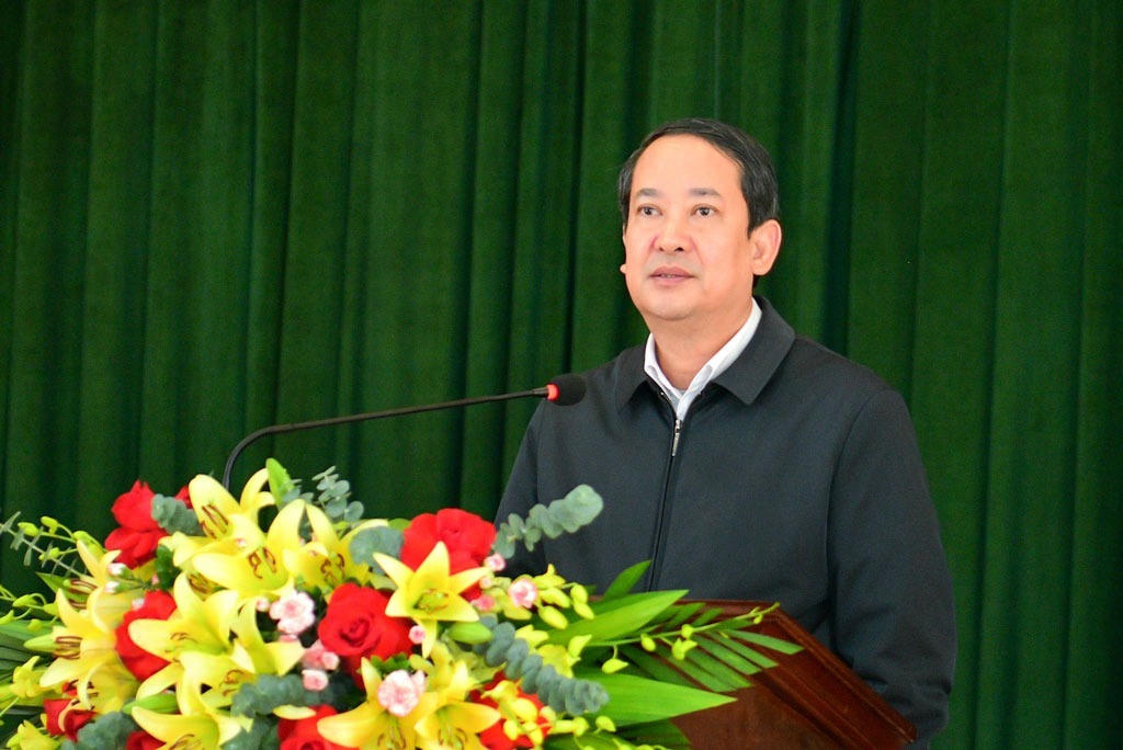 Ông Mai Văn Tuất – Phó Bí thư Tỉnh ủy, Chủ tịch Ủy ban MTTQ Việt Nam tỉnh Ninh Bình phát biểu tại buổi tiếp xúc cử tri xã Yên Mạc, Yên Từ và Đồng Thái.