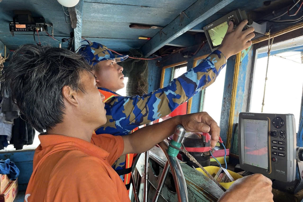 Tuyên truyền chống khai thác IUU cho hơn 500 lượt ngư dân