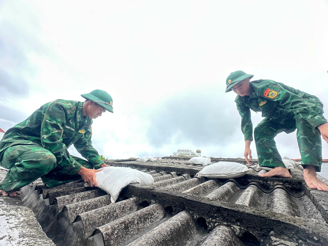 Người dân miền Trung hối hả “chạy bão” Kalmaegi