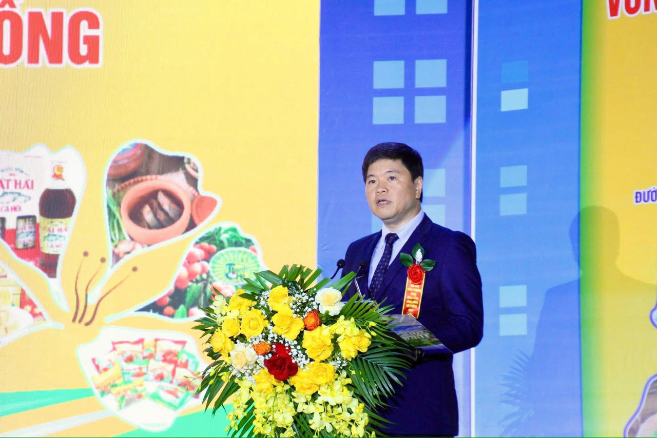 Phó Chủ tịch UBND TP Hải Phòng Hoàng Minh Cường phát biểu tại lễ khai mạc Hội chợ.