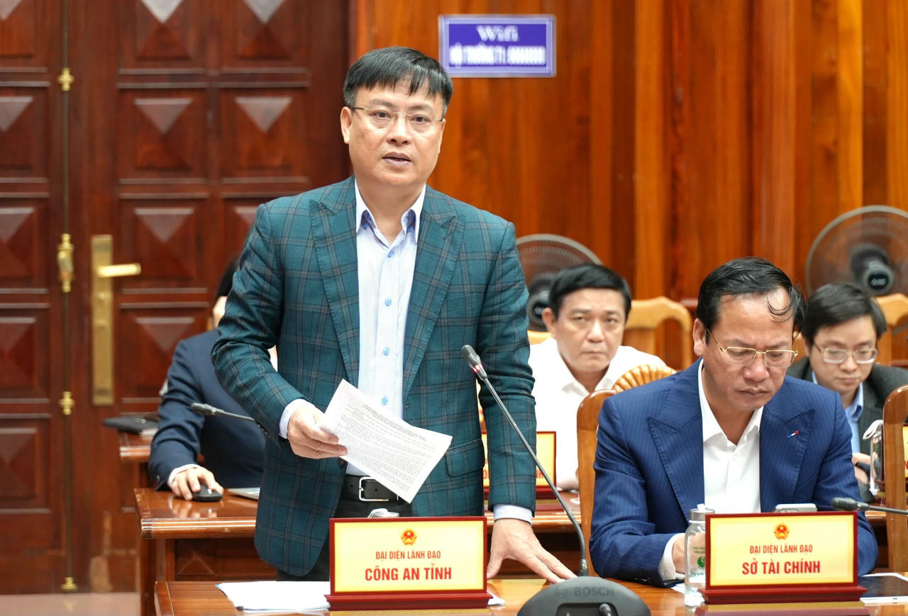 Thiếu tướng Nguyễn Thanh Liêm, Giám đốc Công an tỉnh phát biểu tại phiên họp.