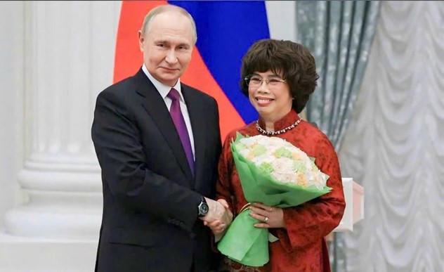Tổng thống Nga Vladimir Putin trao Huân chương Hữu nghị cho anh hùng lao động Thái Hương