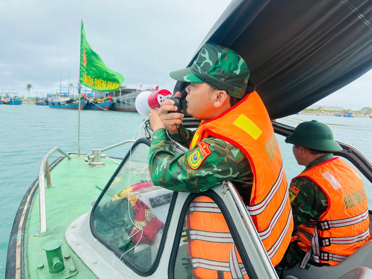 Người dân miền Trung hối hả “chạy bão” Kalmaegi