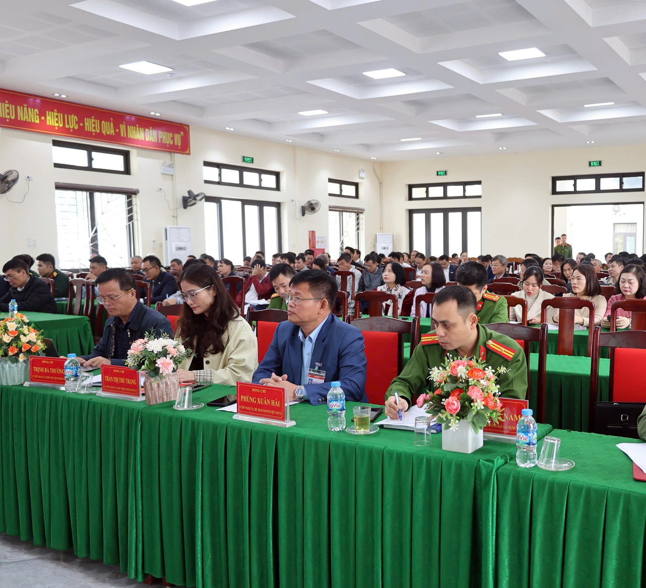 Các đại biểu dự hội nghị.