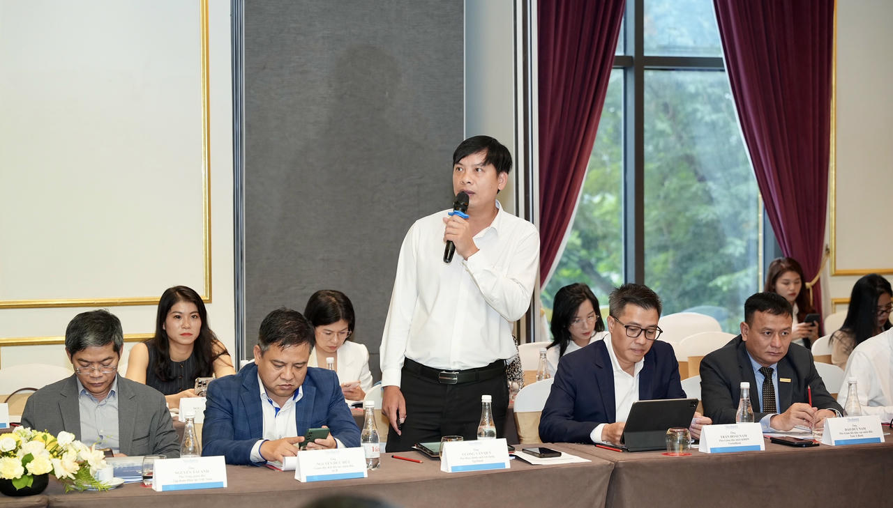 Ông Vương Văn Quý, Phó Trưởng Ban Chính sách Tín dụng Agribank phát biểu tại Hội thảo "Chuyển đổi năng lượng xanh nhìn từ Nghị quyết 70 của Bộ Chính trị".