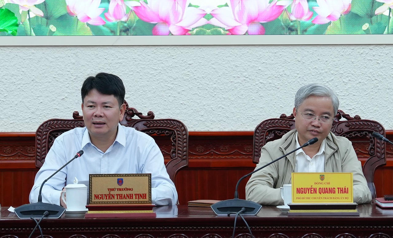 Thứ trưởng Bộ Tư pháp Nguyễn Thanh Tịnh, Phó Bí thư Thường trực Đảng ủy làm việc với các Ban giúp việc Đảng ủy Bộ về nhiệm vụ trọng tâm quý IV/2025.