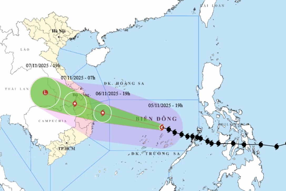 Bộ Quốc phòng ra công điện ứng phó với bão số 13