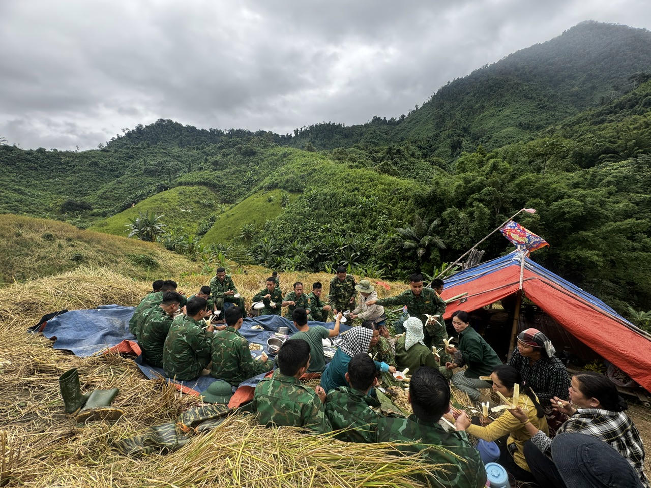 Người dân miền Trung hối hả “chạy bão” Kalmaegi