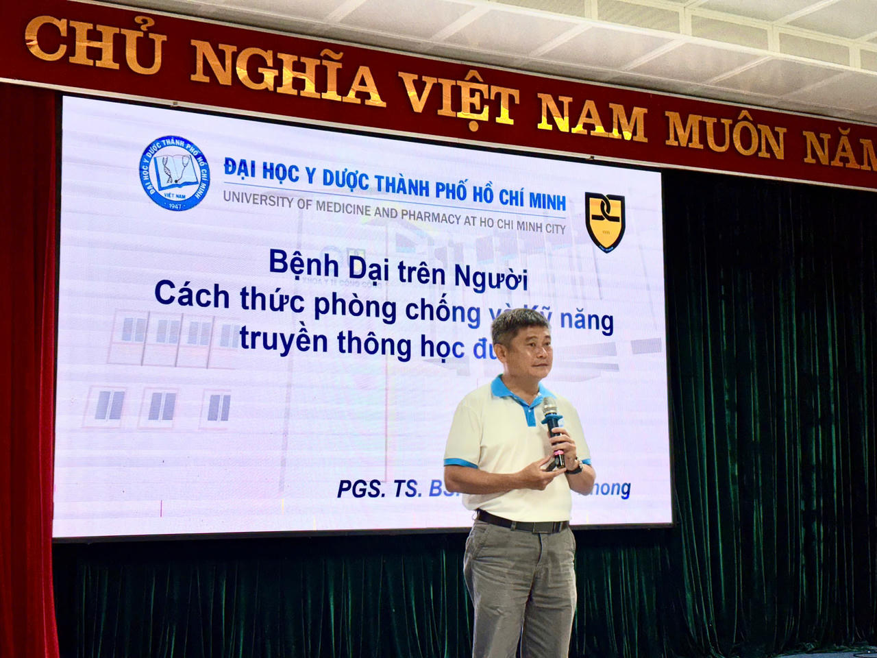 PGS.TS.BS. Nguyễn Duy Phong, Trưởng khoa Y tế Công cộng, Đại học Y Dược TP. Hồ Chí Minh chia sẻ về cách thức phòng chống bệnh dại trên người và kỹ năng truyền thông học đường